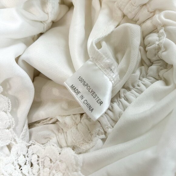 NWOT Showpo Reverse White Swiss Dot Lace Trim V-Neck Romper Women’s Size Medium - Picture 7 of 8